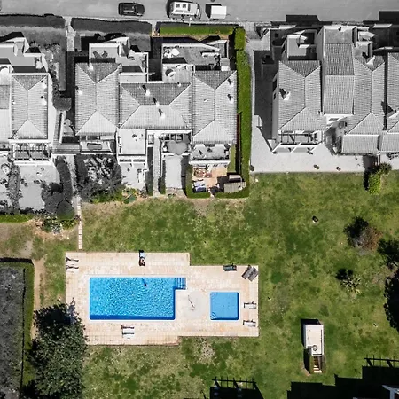 Dom wakacyjny The Golden Breeze - Beachside Pool & Bbq Escape Dystrykt Faro