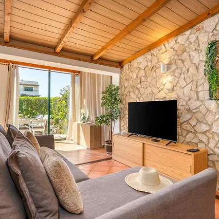 The Golden Breeze - Beachside Pool & Bbq Escape * Faro