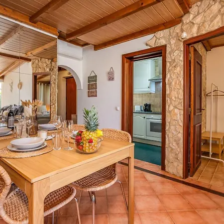 The Golden Breeze - Beachside Pool & Bbq Escape Nyaraló Faro