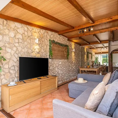 The Golden Breeze - Beachside Pool & Bbq Escape Nyaraló